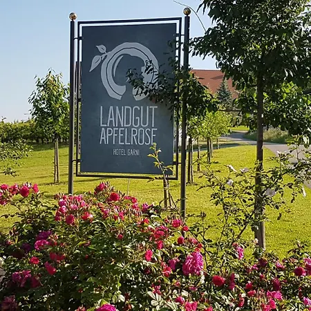 Landgut Apfelrose-2